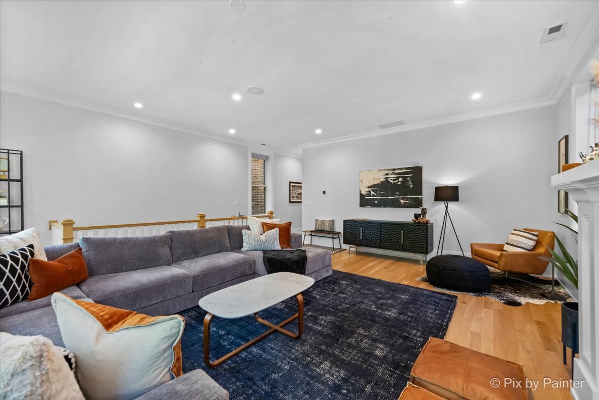 1438 W Catalpa Avenue Unit: 301