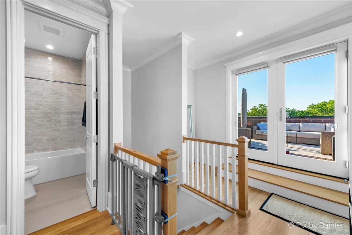 1438 W Catalpa Avenue Unit: 301