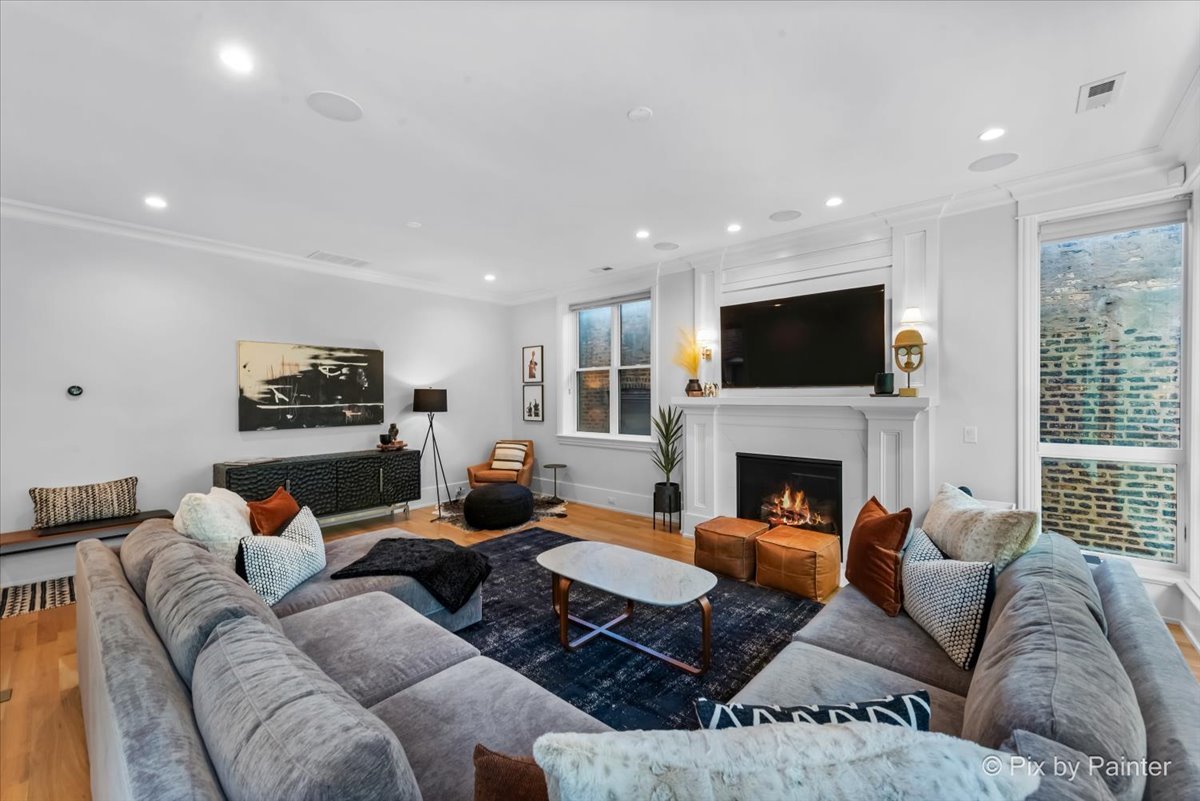 1438 W Catalpa Avenue Unit: 301