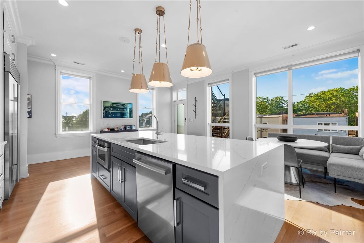 1438 W Catalpa Avenue Unit: 301