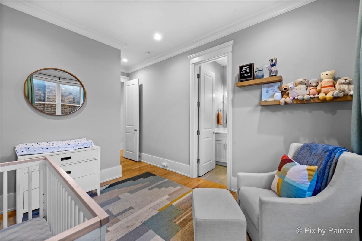 1438 W Catalpa Avenue Unit: 301