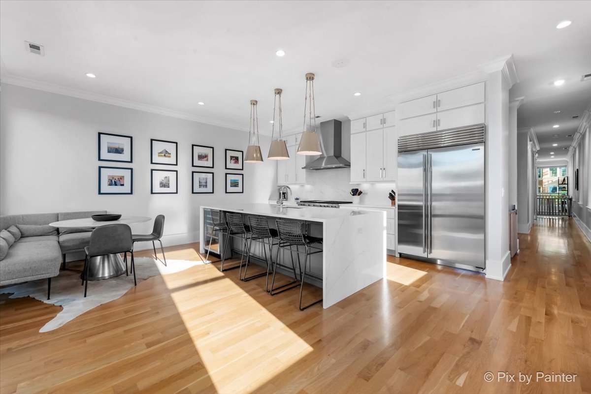 1438 W Catalpa Avenue Unit: 301