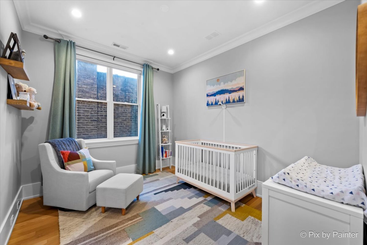 1438 W Catalpa Avenue Unit: 301