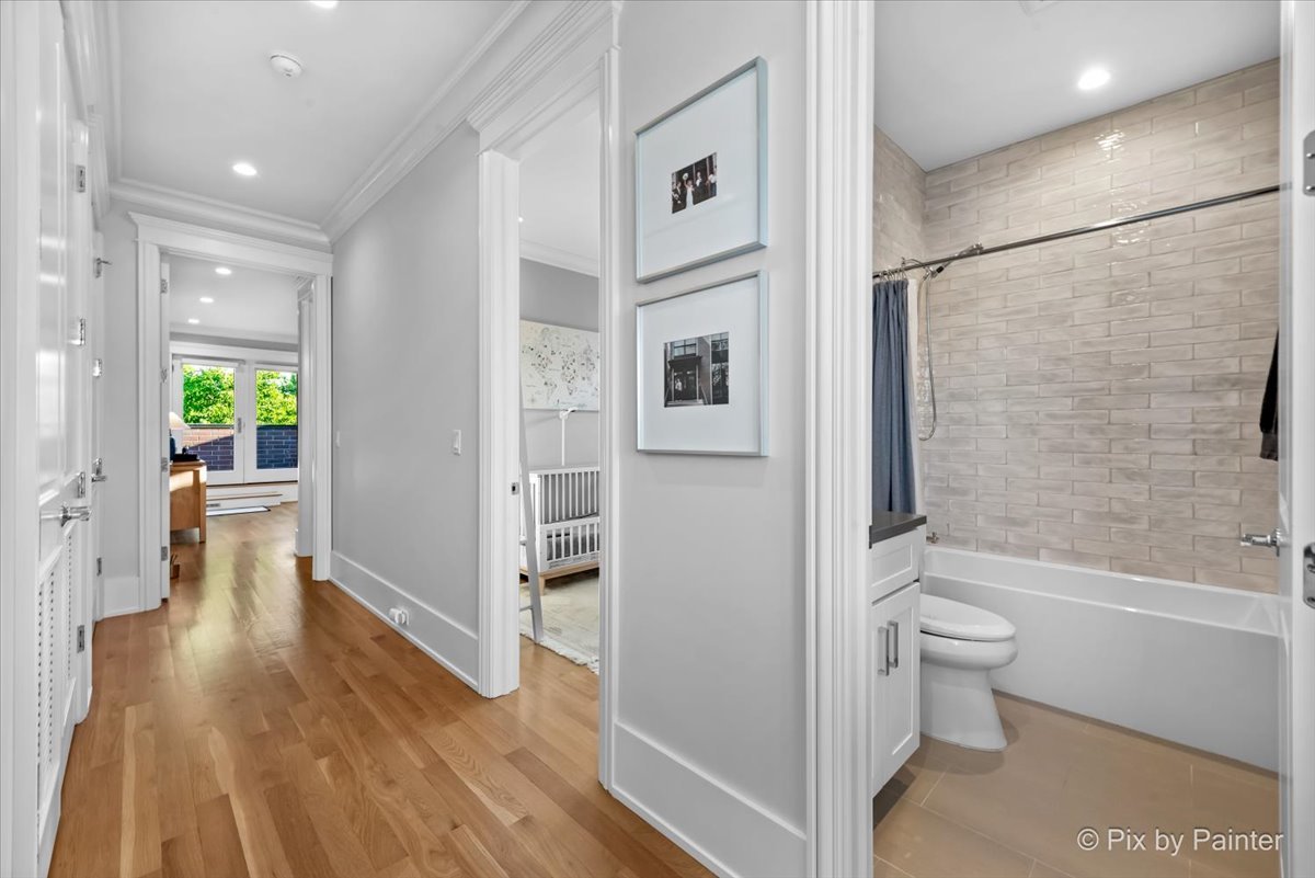 1438 W Catalpa Avenue Unit: 301