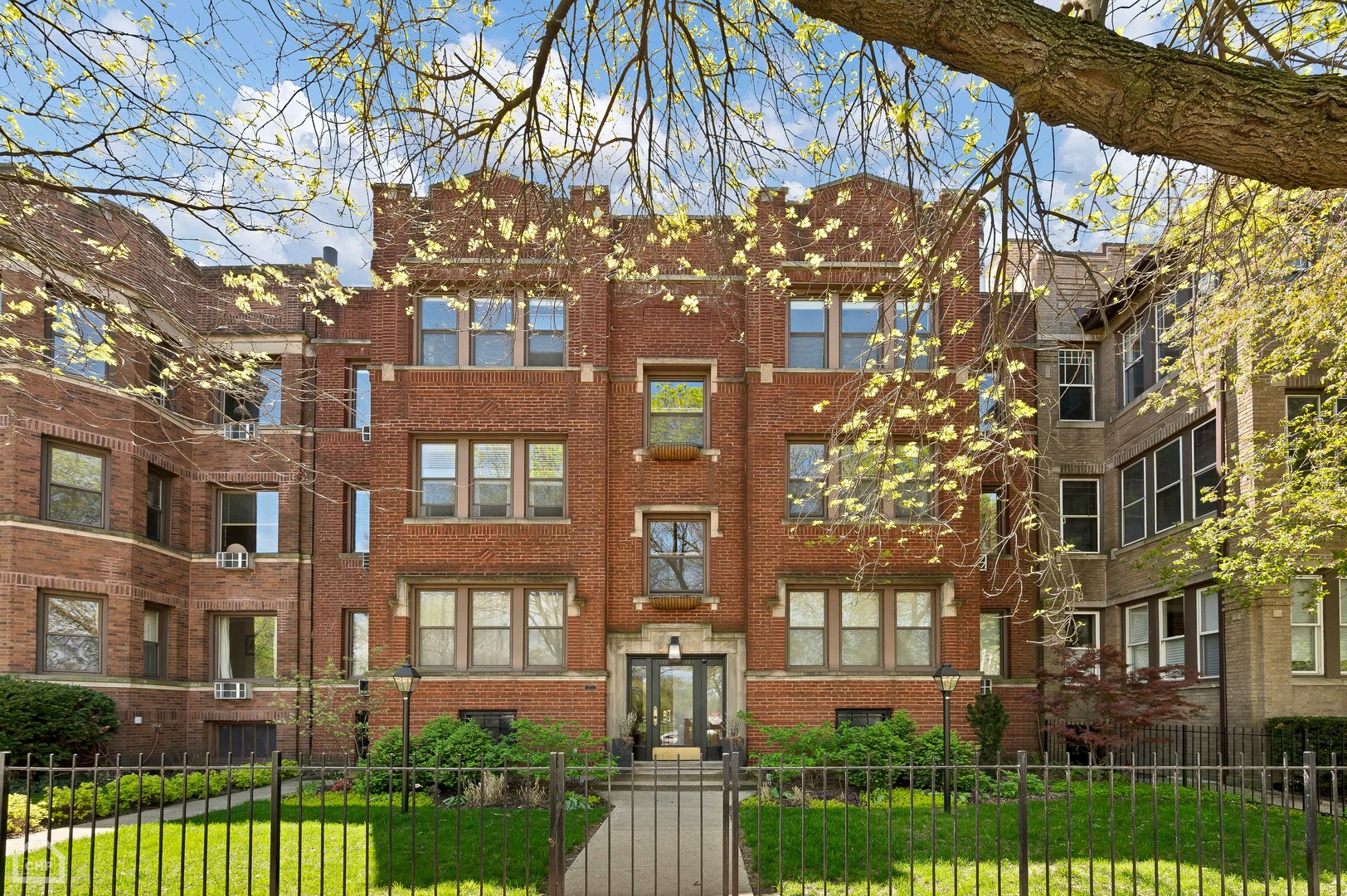 713 W Montrose Avenue Unit: 3W