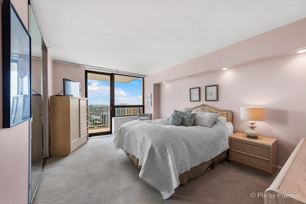 3930 N Pine Grove Avenue Unit: 3101