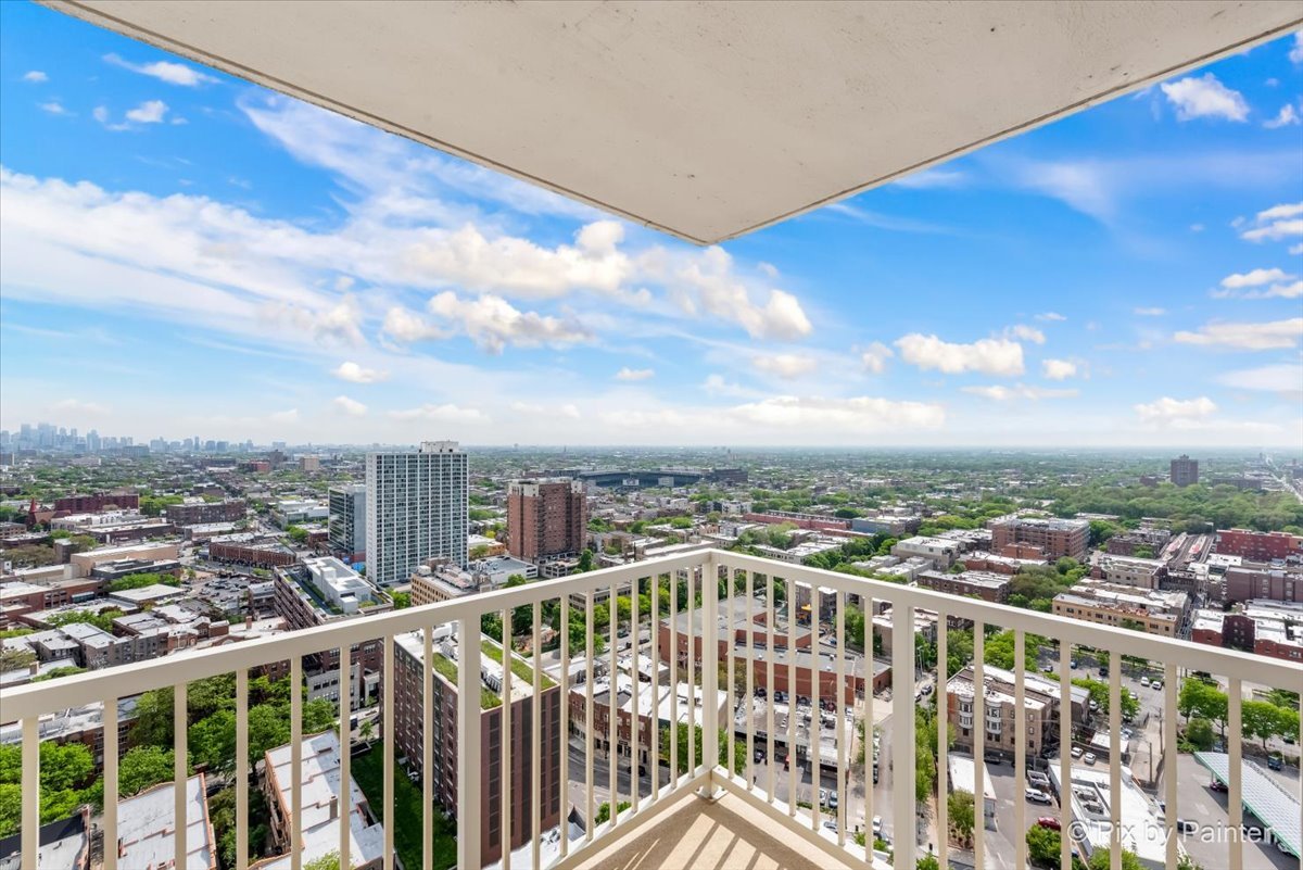 3930 N Pine Grove Avenue Unit: 3101