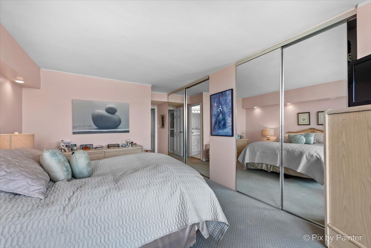 3930 N Pine Grove Avenue Unit: 3101