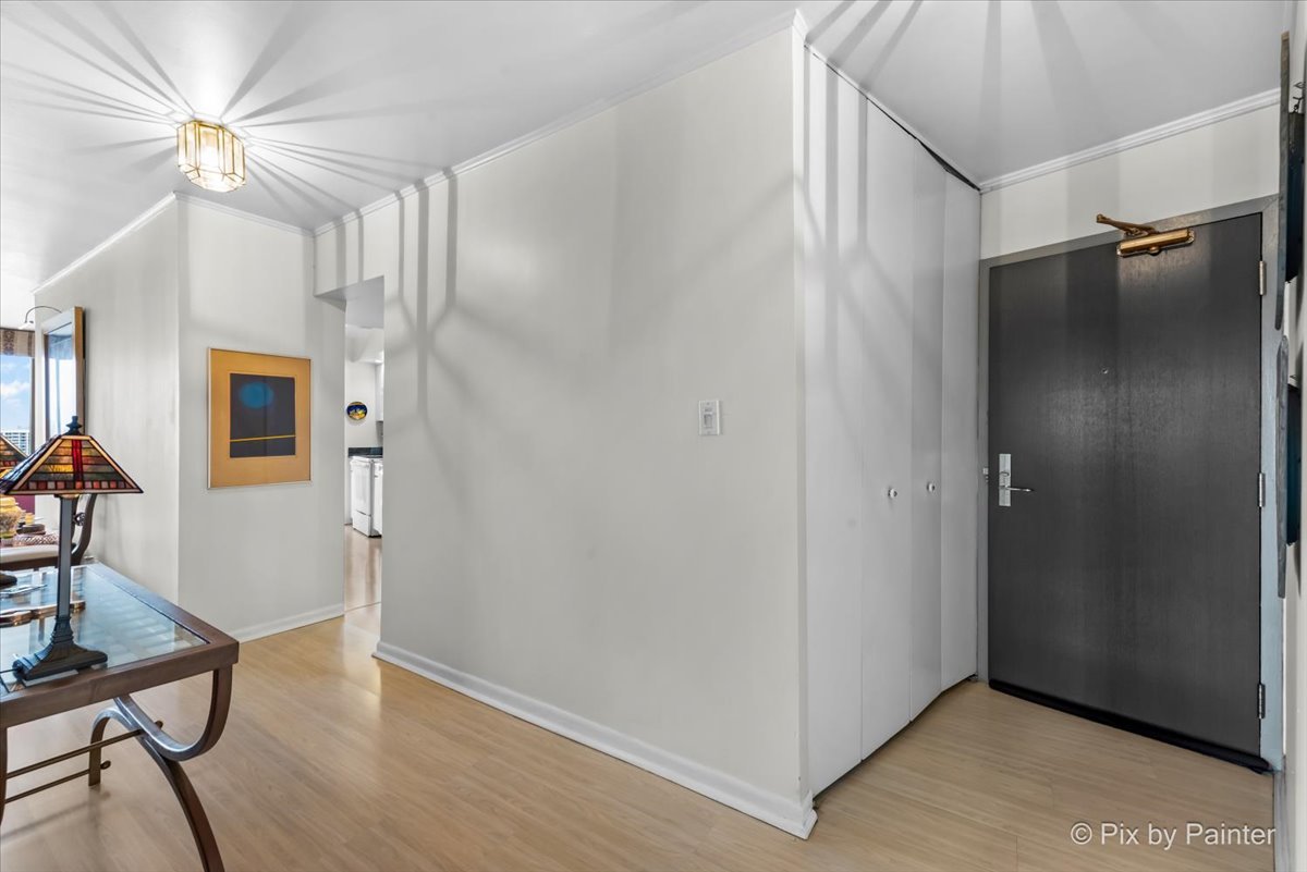 3930 N Pine Grove Avenue Unit: 3101