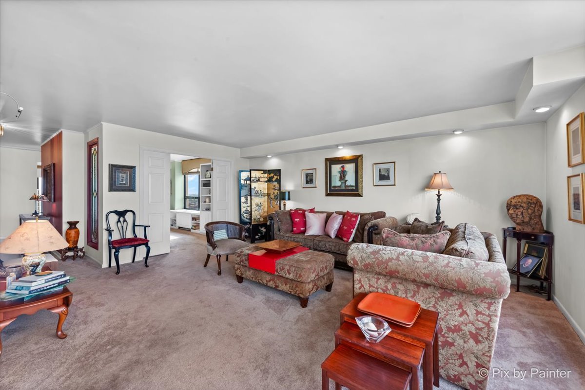 3930 N Pine Grove Avenue Unit: 3101