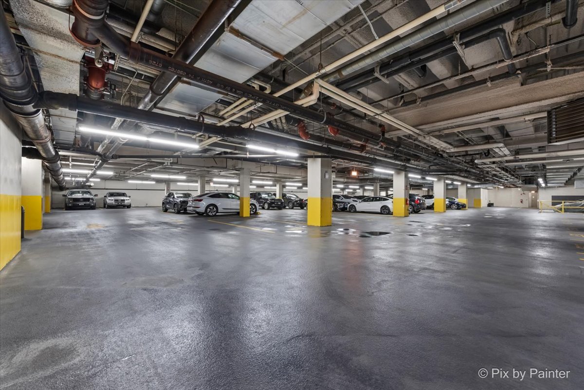 500 W SUPERIOR Street Unit: 2505