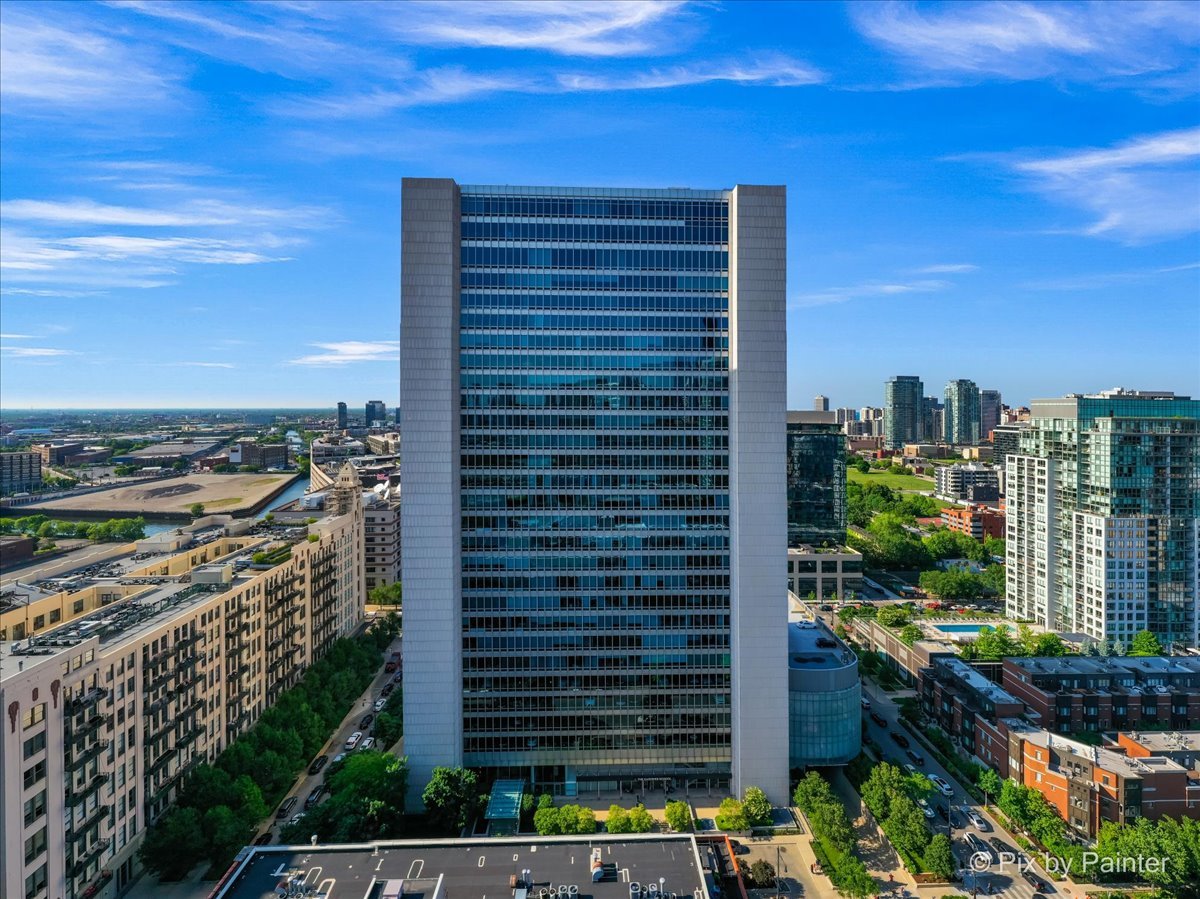 500 W SUPERIOR Street Unit: 2505