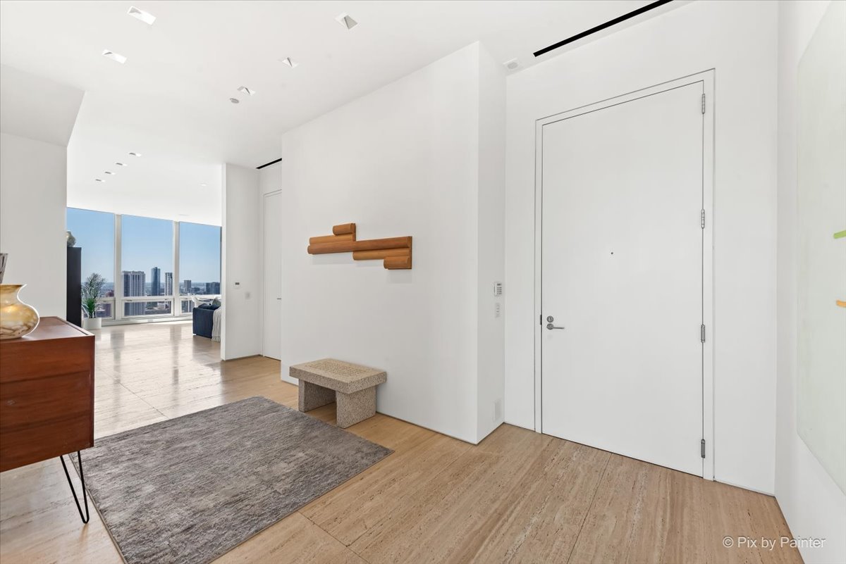 500 W SUPERIOR Street Unit: 2505