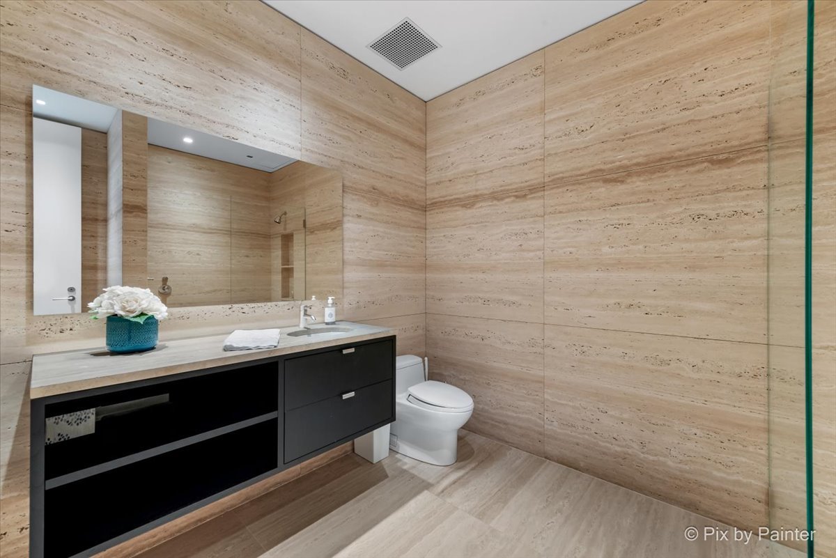 500 W SUPERIOR Street Unit: 2505