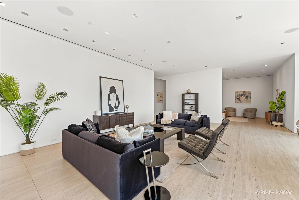 500 W SUPERIOR Street Unit: 2505