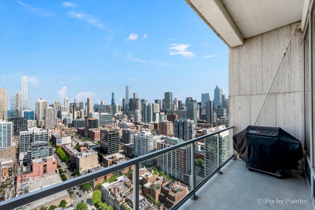 500 W SUPERIOR Street Unit: 2505