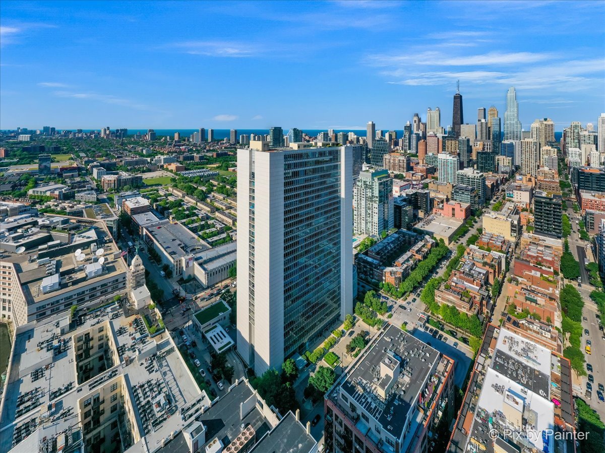 500 W SUPERIOR Street Unit: 2505