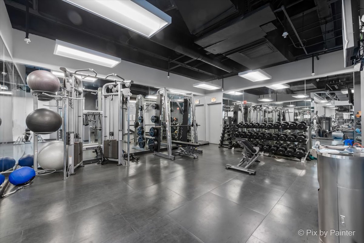 500 W SUPERIOR Street Unit: 2505