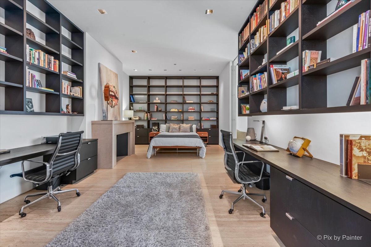 500 W SUPERIOR Street Unit: 2505