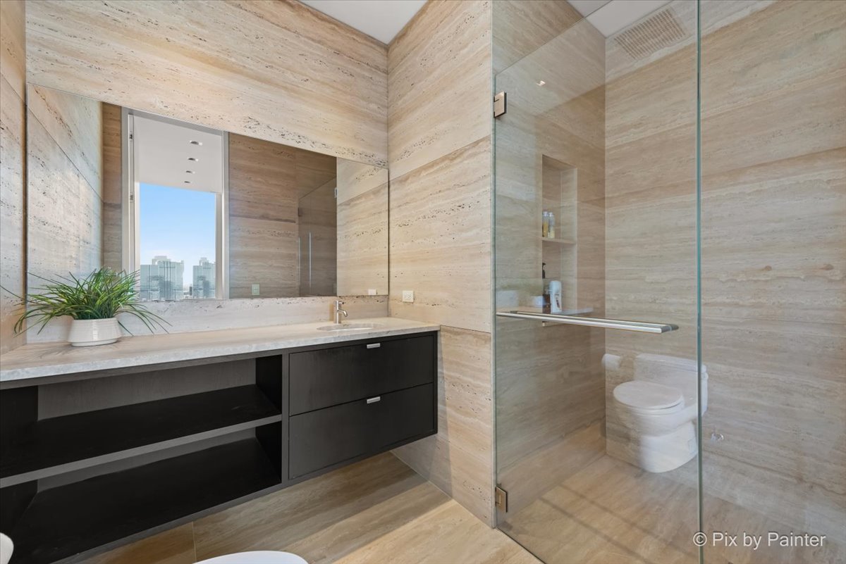 500 W SUPERIOR Street Unit: 2505