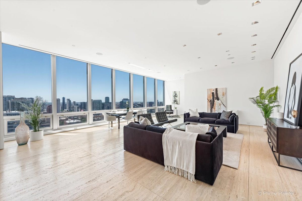 500 W SUPERIOR Street Unit: 2505