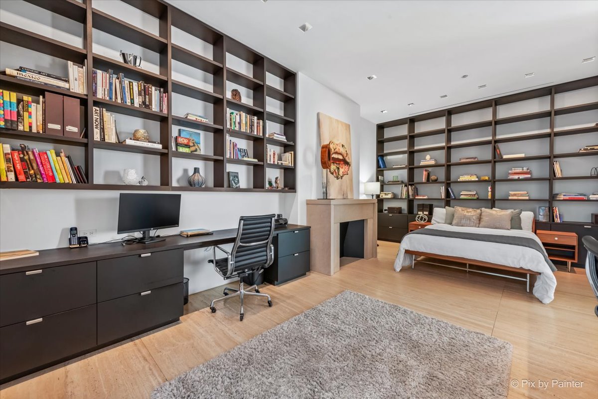 500 W SUPERIOR Street Unit: 2505