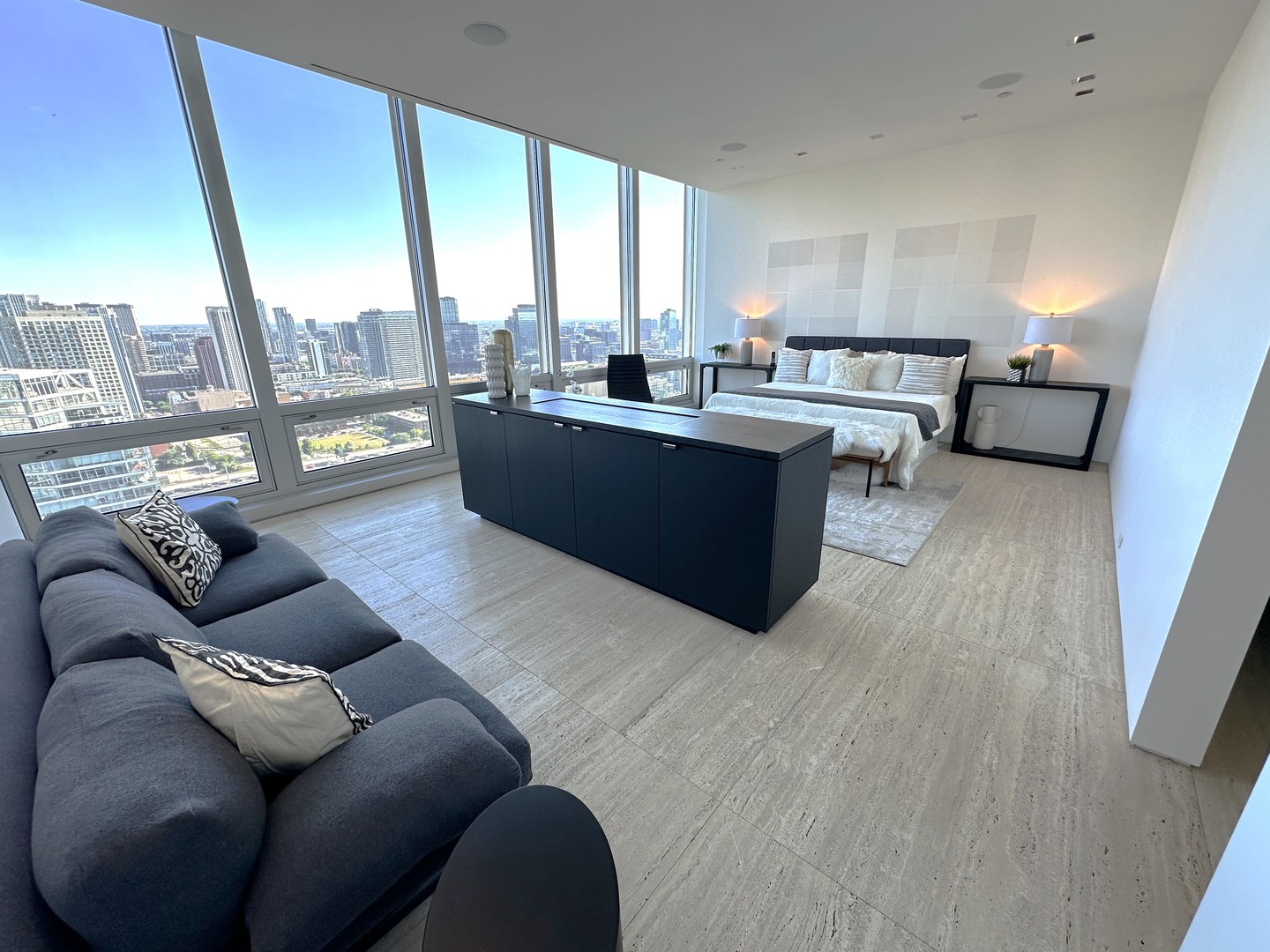 500 W SUPERIOR Street Unit: 2505