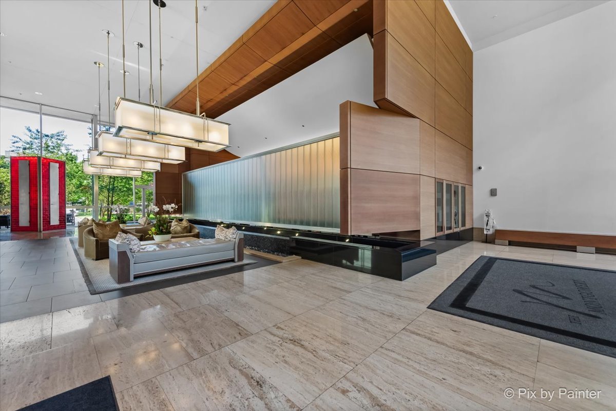 500 W SUPERIOR Street Unit: 2505