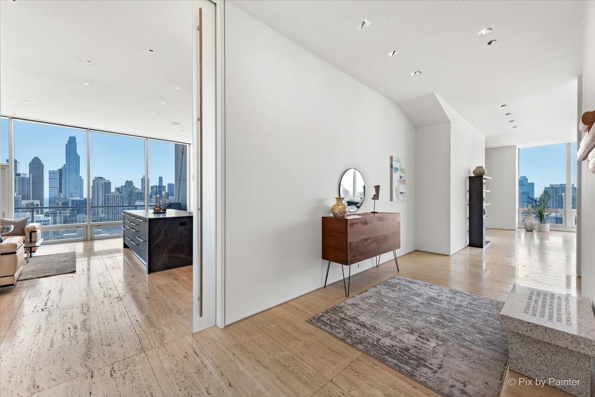 500 W SUPERIOR Street Unit: 2505