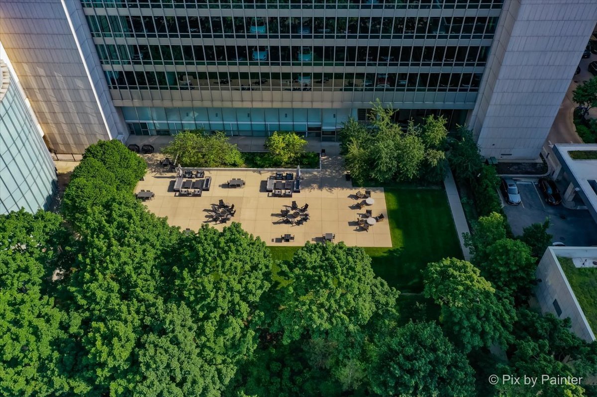 500 W SUPERIOR Street Unit: 2505