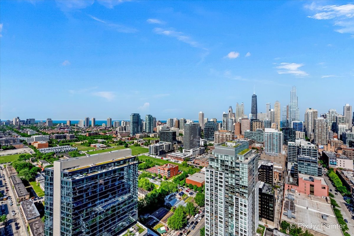 500 W SUPERIOR Street Unit: 2505