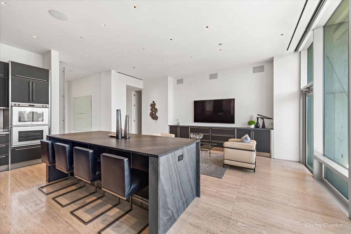 500 W SUPERIOR Street Unit: 2505