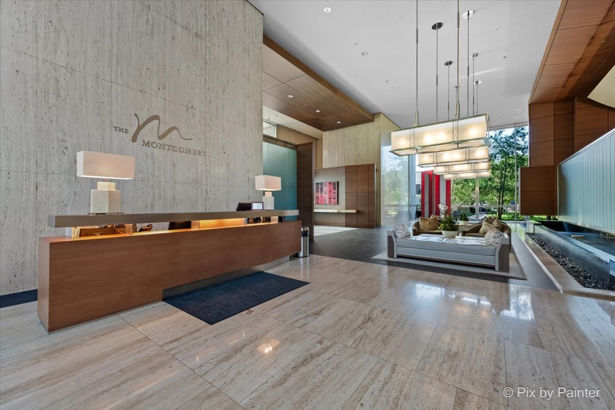 500 W SUPERIOR Street Unit: 2505