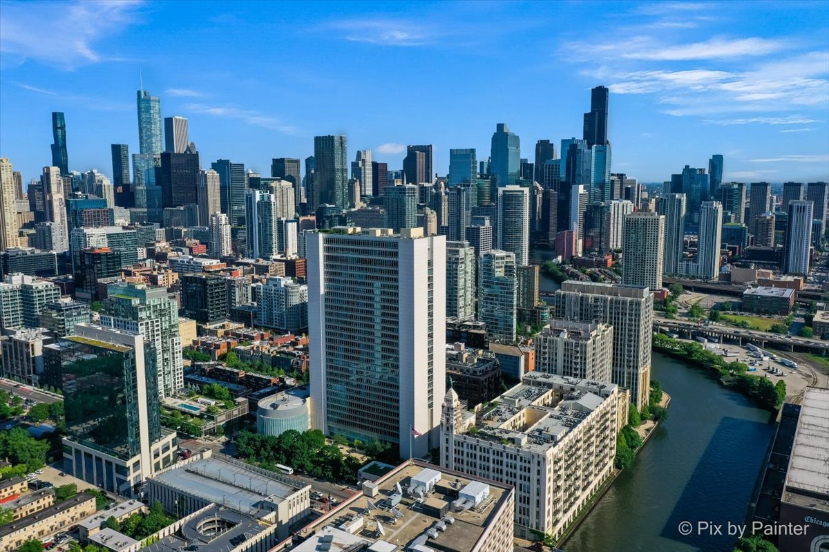 500 W SUPERIOR Street Unit: 2505