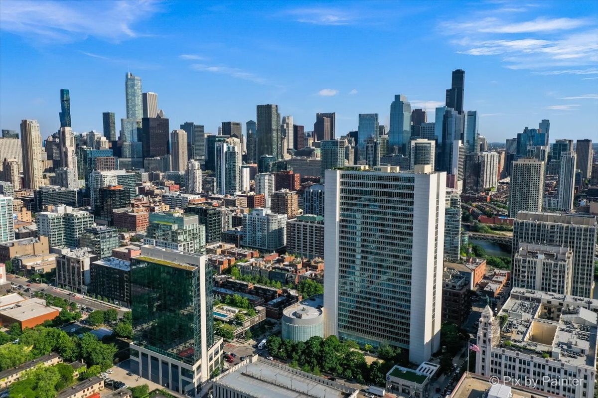 500 W SUPERIOR Street Unit: 2505