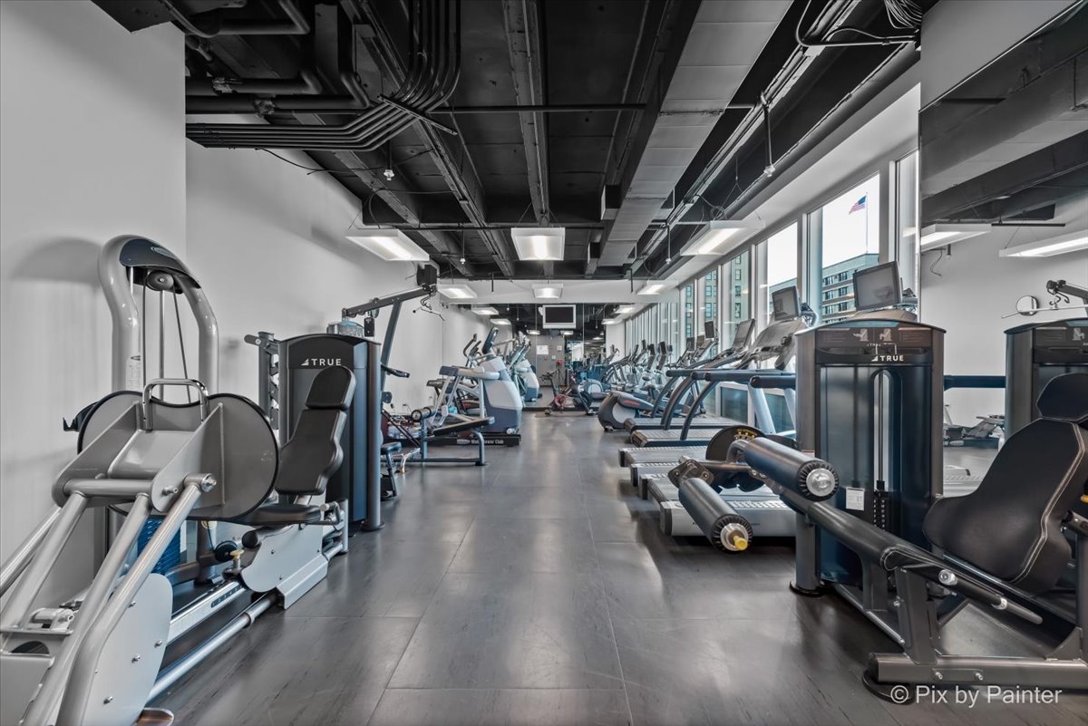 500 W SUPERIOR Street Unit: 2505