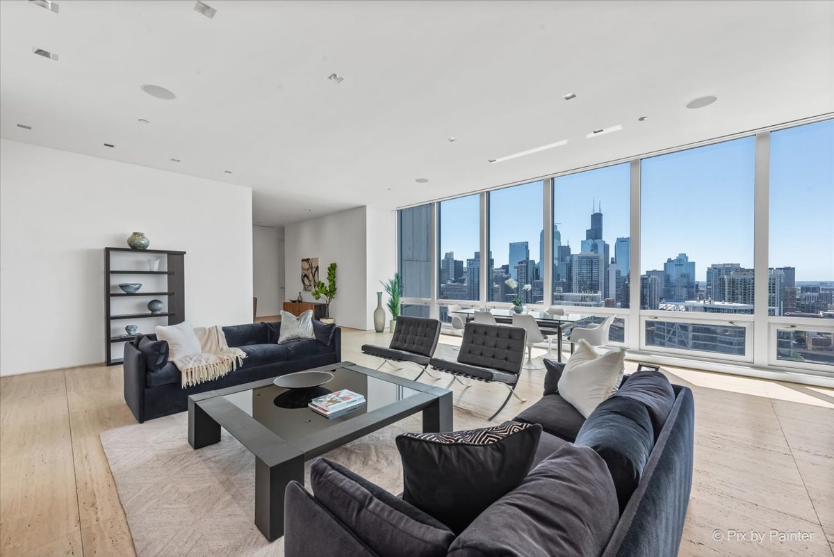 500 W SUPERIOR Street Unit: 2505