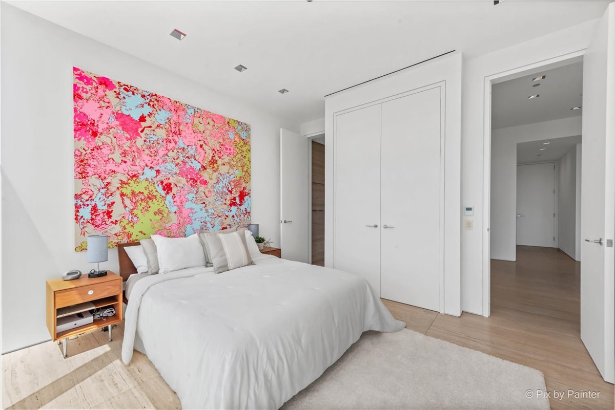 500 W SUPERIOR Street Unit: 2505