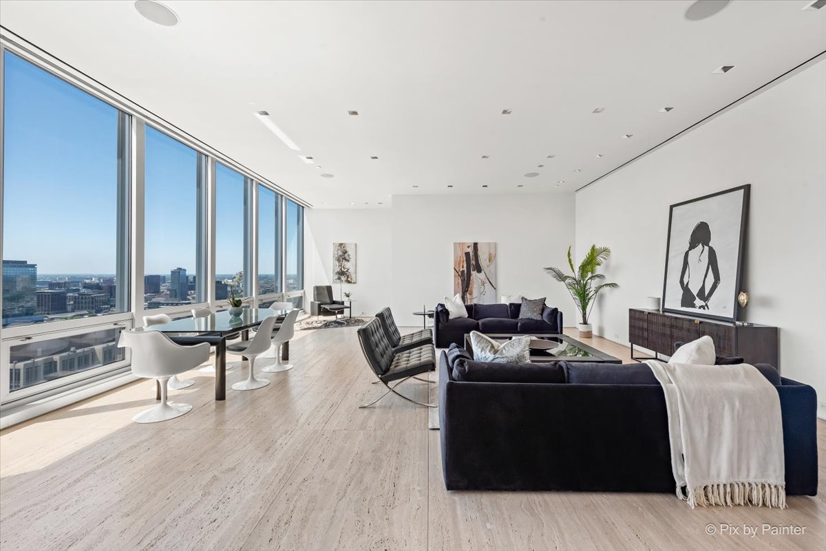 500 W SUPERIOR Street Unit: 2505