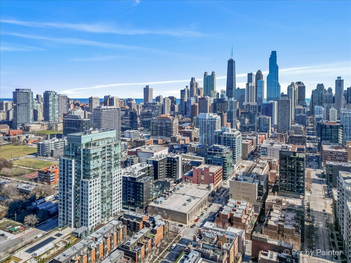 500 W SUPERIOR Street Unit: 2505