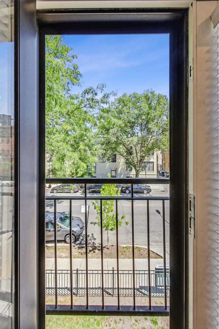 1219 W Foster Avenue Unit: 2E