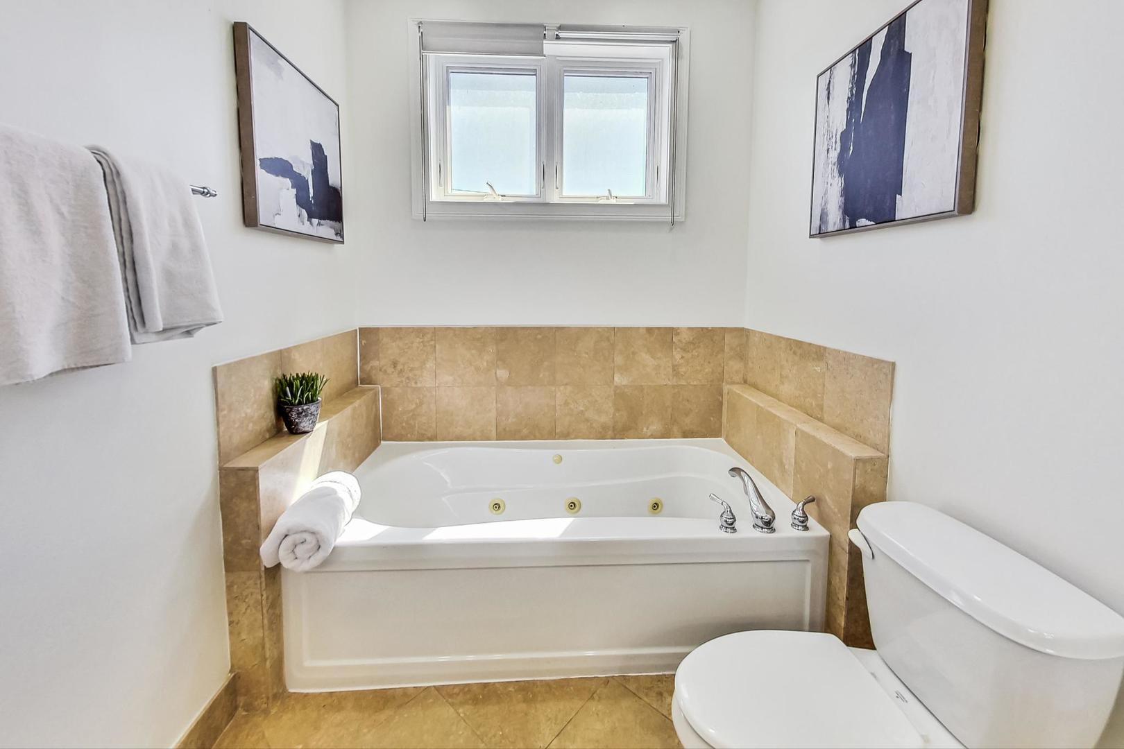 1219 W Foster Avenue Unit: 2E