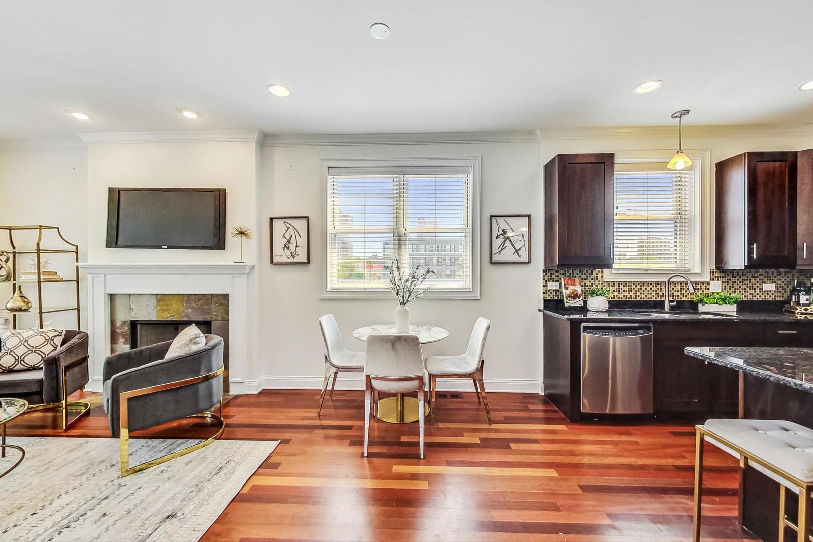 1219 W Foster Avenue Unit: 2E