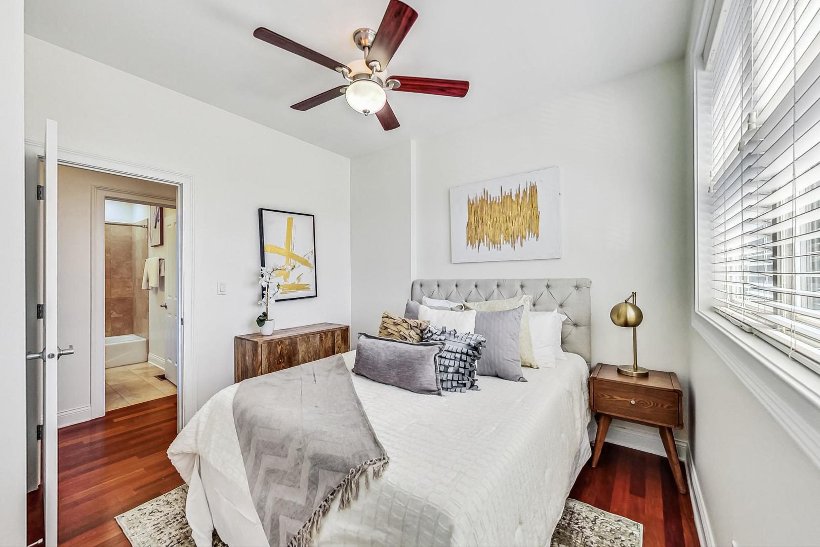 1219 W Foster Avenue Unit: 2E