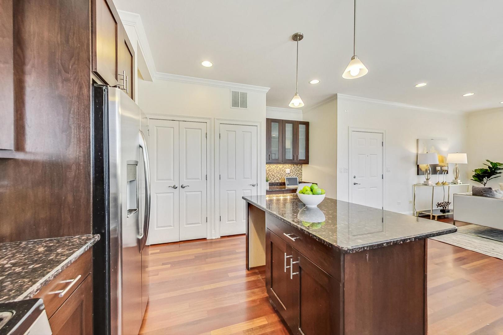 1219 W Foster Avenue Unit: 2E