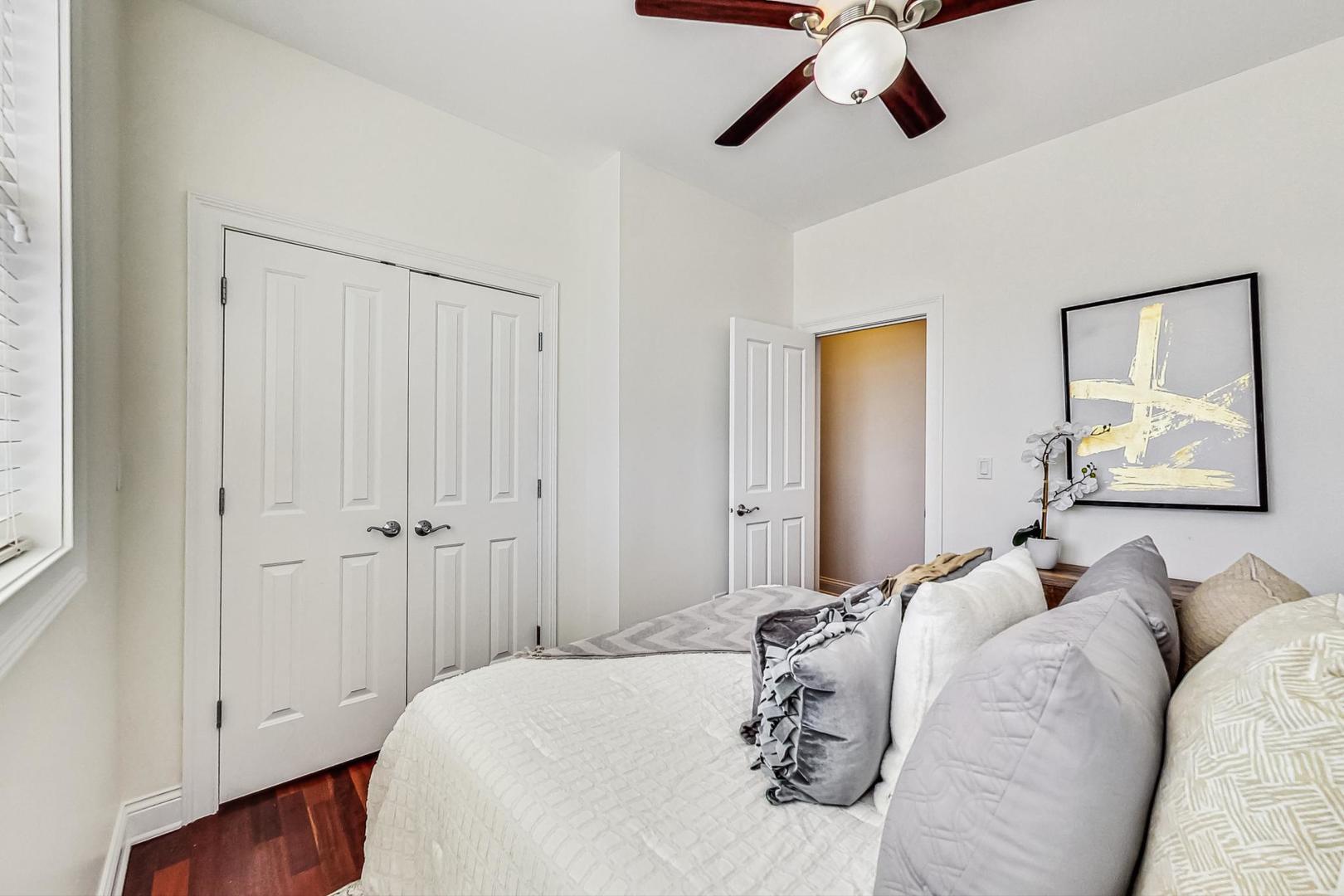 1219 W Foster Avenue Unit: 2E