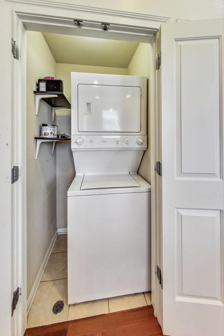 1219 W Foster Avenue Unit: 2E