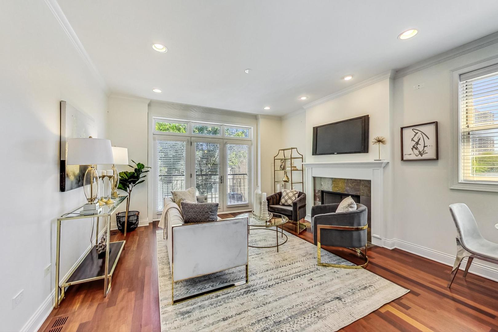 1219 W Foster Avenue Unit: 2E