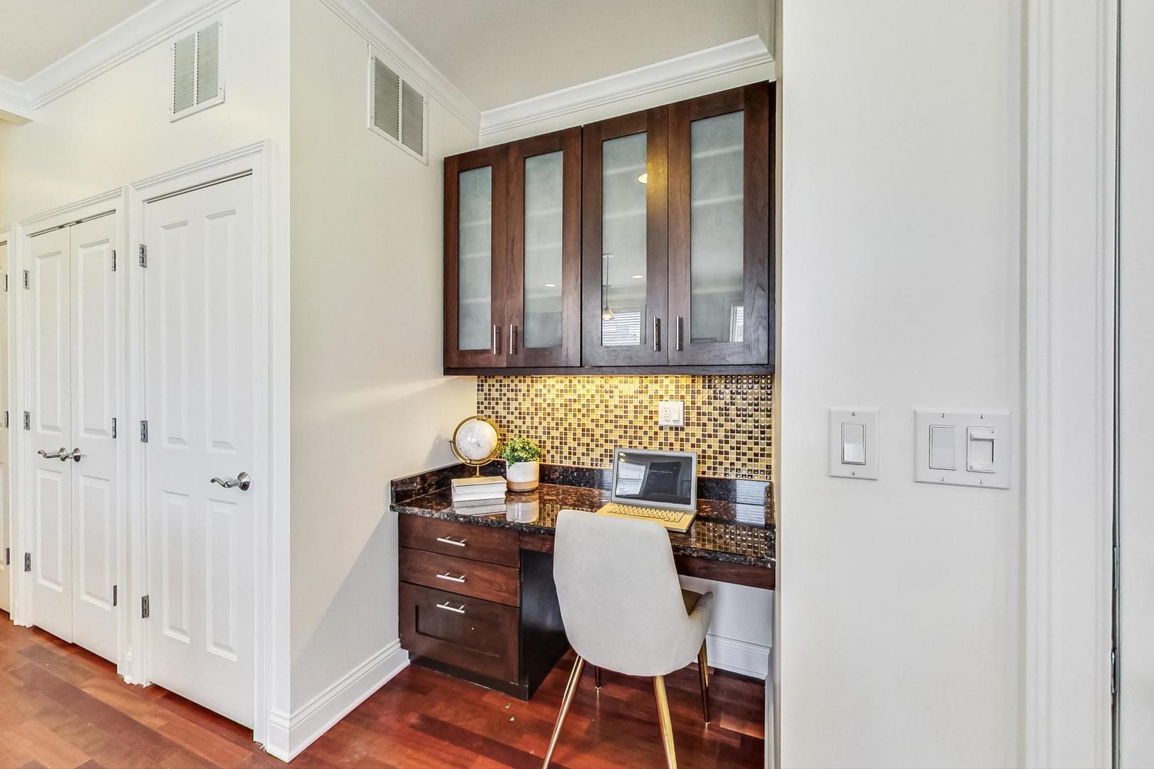 1219 W Foster Avenue Unit: 2E