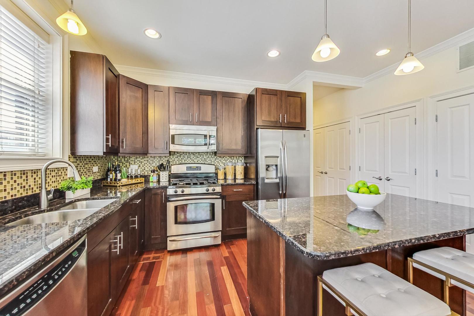 1219 W Foster Avenue Unit: 2E